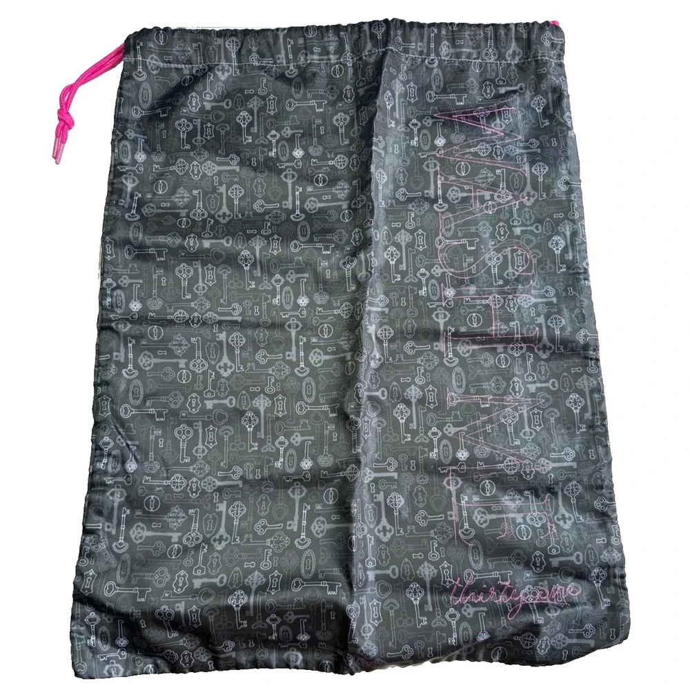 Thirty-One 31 Black White XL Drawstring Keys Laundry Tote Bag Hamper 